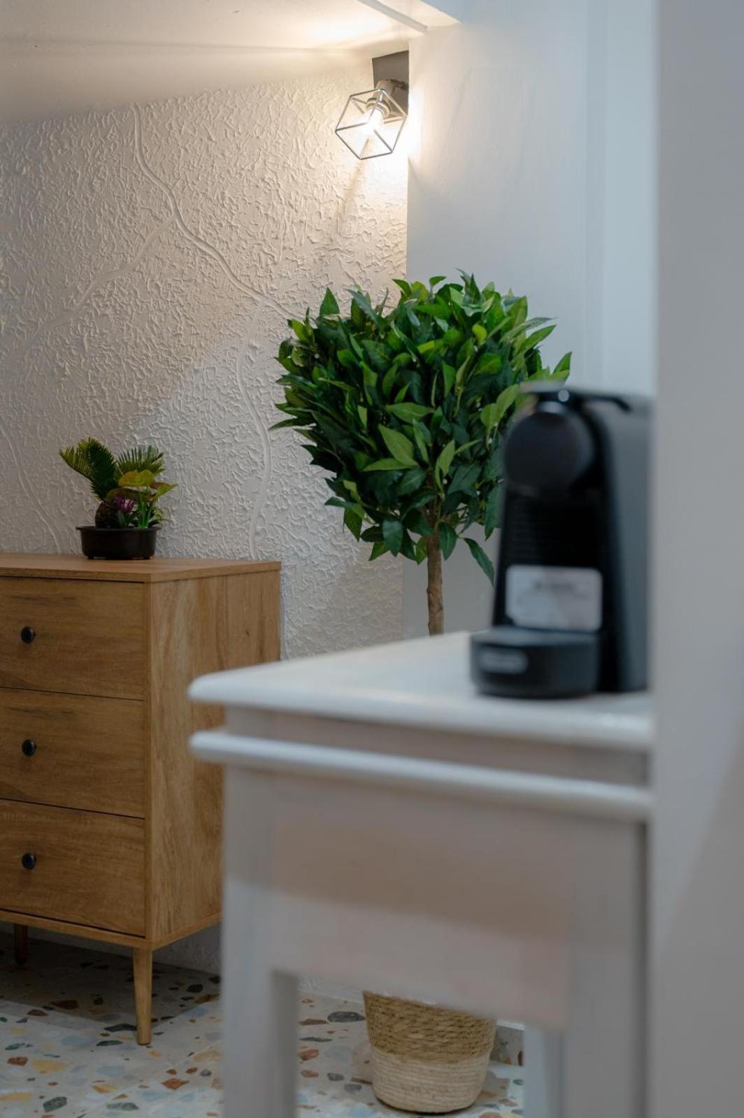 Delenco Trio Apartment Атина Екстериор снимка